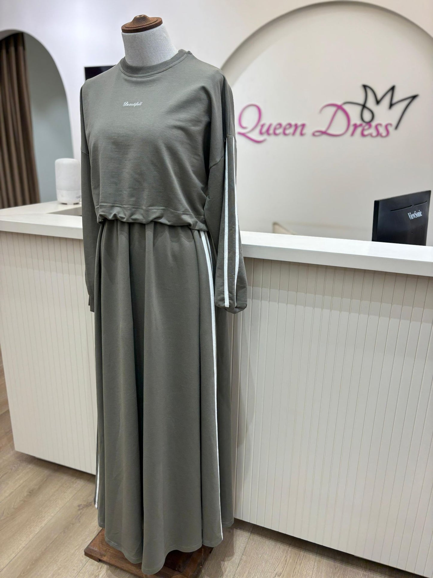 فساتين للمحجبات ، فساتين محجبات ، ملابس محجبات ، ملابس للمحجبات ، عبايات ، حجاب ، جلابيب ، ملابس رياضية للمحجبات ، ملابس محجبات للعمل ، فساتين سهرة