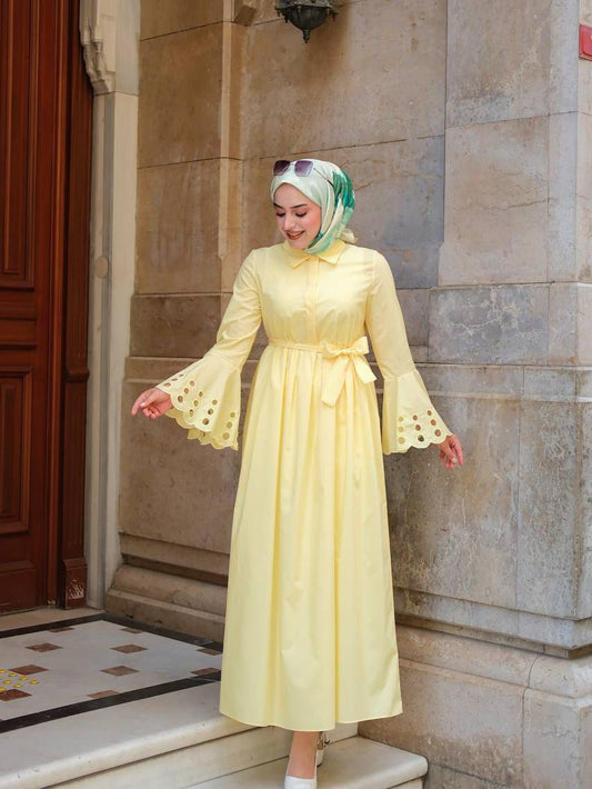 فستان بأكمام واسعة