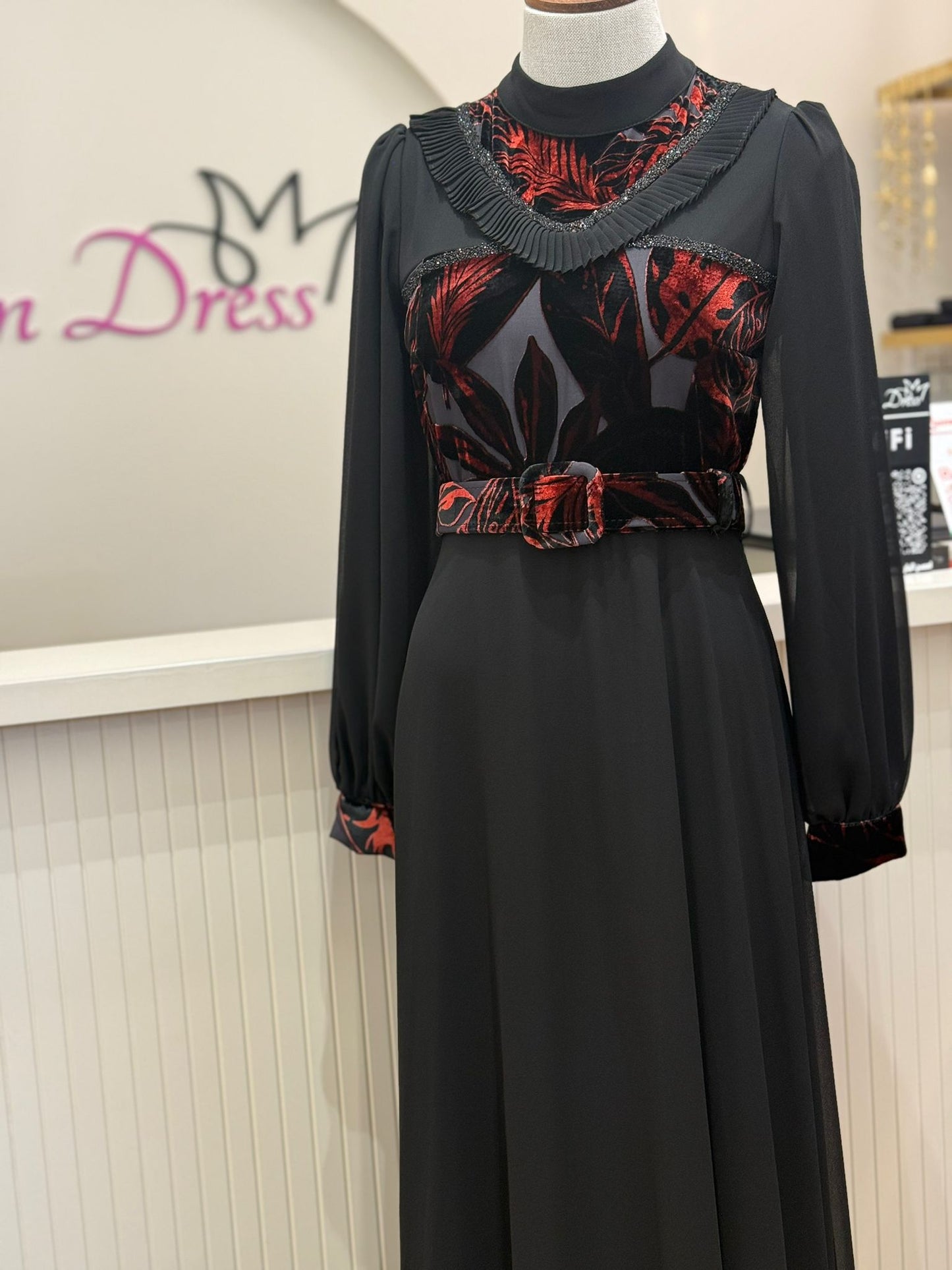 فساتين للمحجبات ، فساتين محجبات ، ملابس محجبات ، ملابس للمحجبات ، عبايات ، حجاب ، جلابيب ، ملابس رياضية للمحجبات ، ملابس محجبات للعمل ، فساتين سهرة