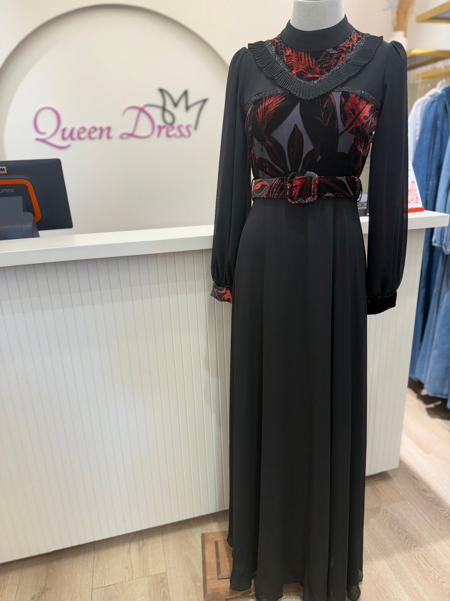 فساتين للمحجبات ، فساتين محجبات ، ملابس محجبات ، ملابس للمحجبات ، عبايات ، حجاب ، جلابيب ، ملابس رياضية للمحجبات ، ملابس محجبات للعمل ، فساتين سهرة 