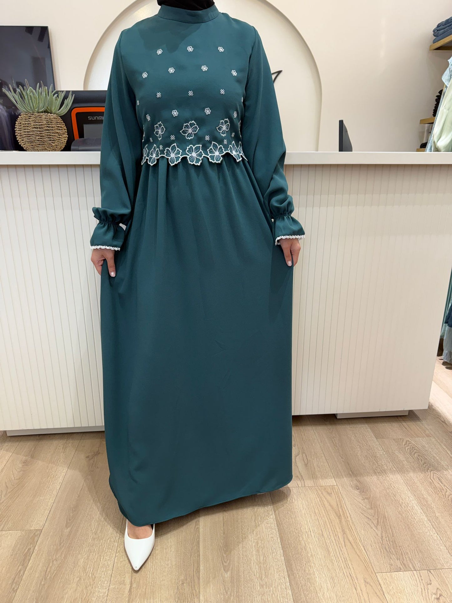 فساتين للمحجبات ، فساتين محجبات ، ملابس محجبات ، ملابس للمحجبات ، عبايات ، حجاب ، جلابيب ، ملابس رياضية للمحجبات ، ملابس محجبات للعمل ، فساتين سهرة 
