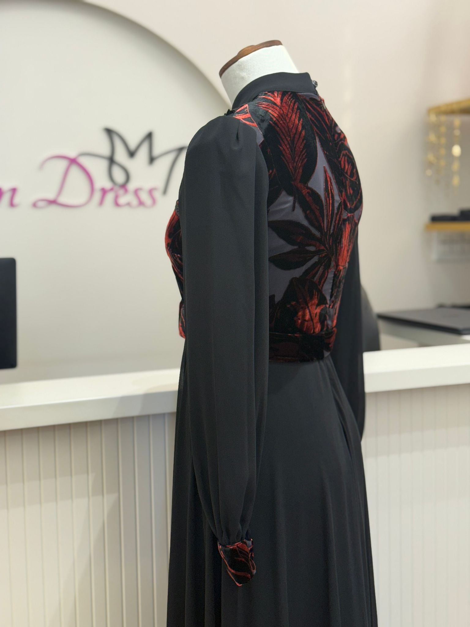 فساتين للمحجبات ، فساتين محجبات ، ملابس محجبات ، ملابس للمحجبات ، عبايات ، حجاب ، جلابيب ، ملابس رياضية للمحجبات ، ملابس محجبات للعمل ، فساتين سهرة 