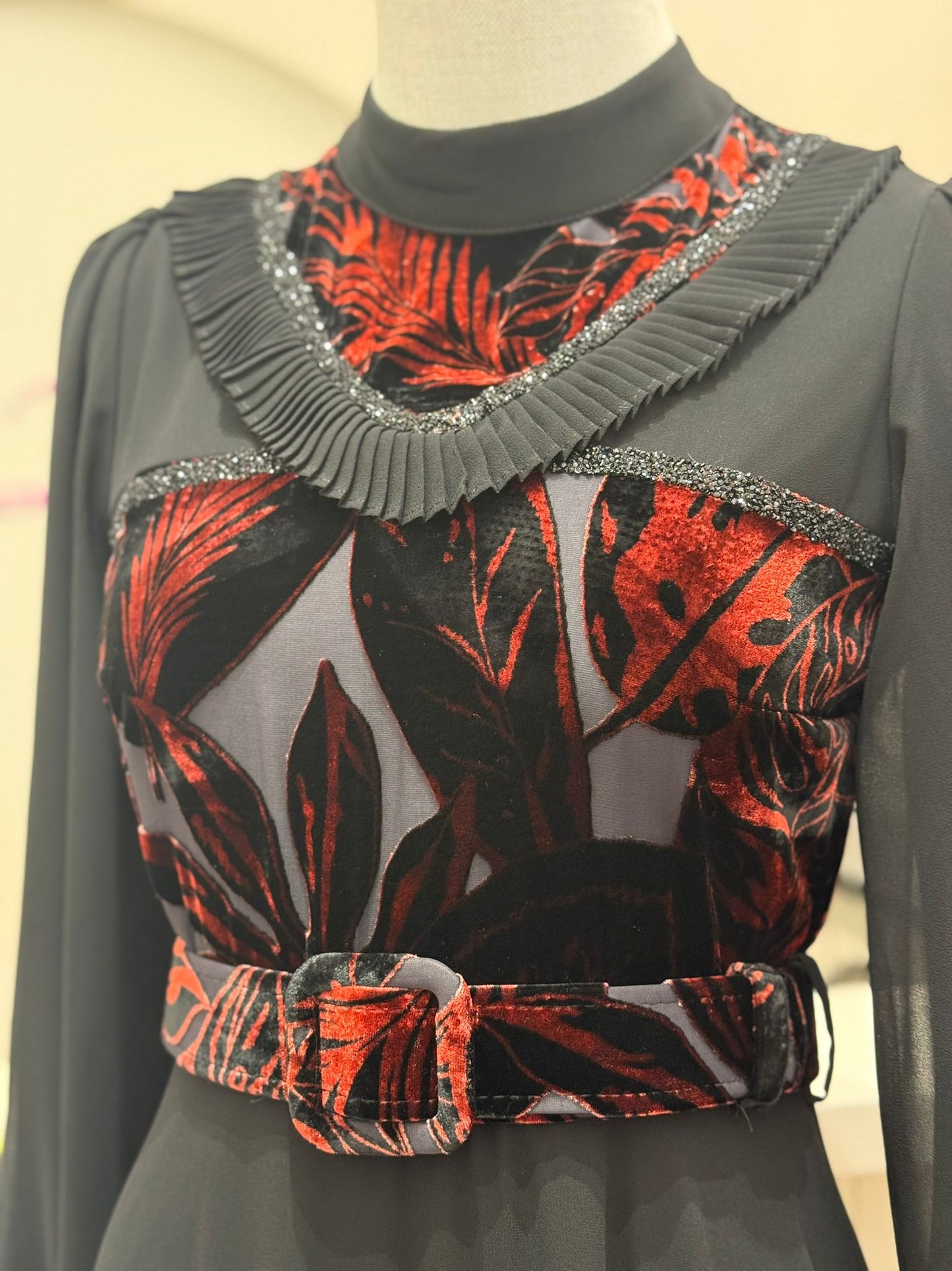 فساتين للمحجبات ، فساتين محجبات ، ملابس محجبات ، ملابس للمحجبات ، عبايات ، حجاب ، جلابيب ، ملابس رياضية للمحجبات ، ملابس محجبات للعمل ، فساتين سهرة 